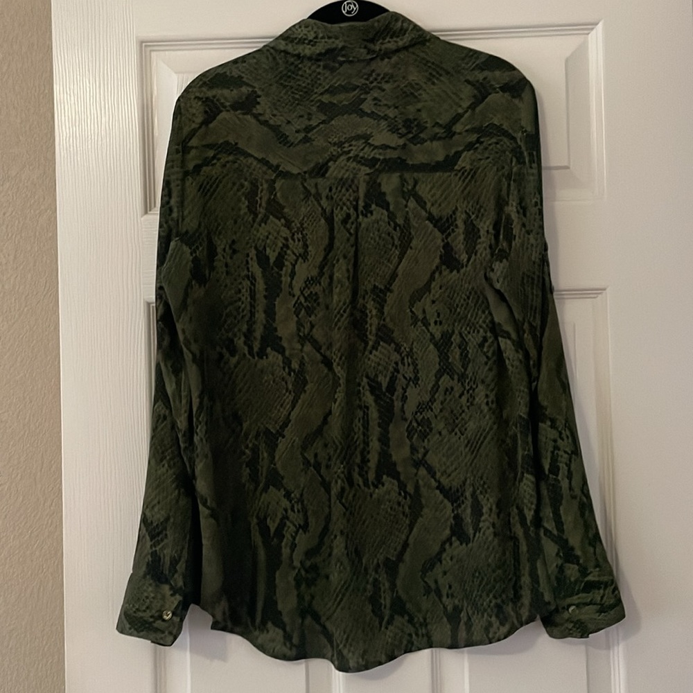 Express Dark Green Print Blouse - Picture 3 of 4